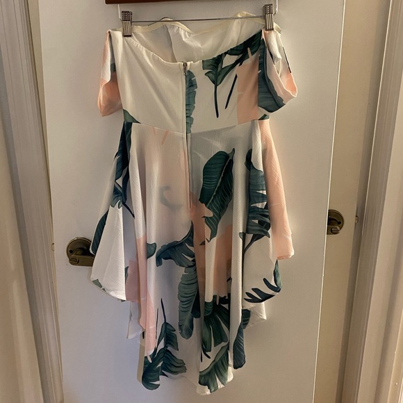 Luxxel hi-lo Floral Romper - Picture 3 of 3